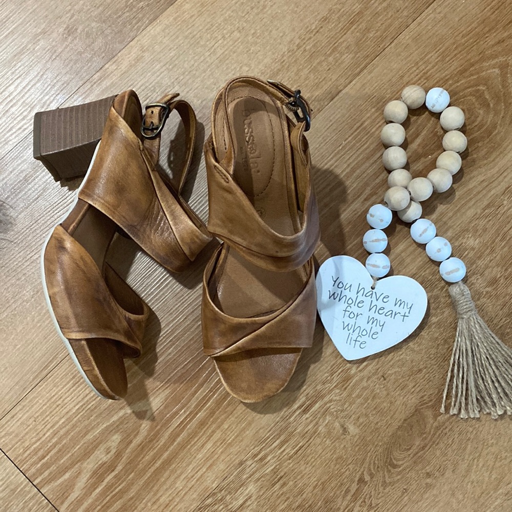 BUSSOLA Chunky Heel Sandals